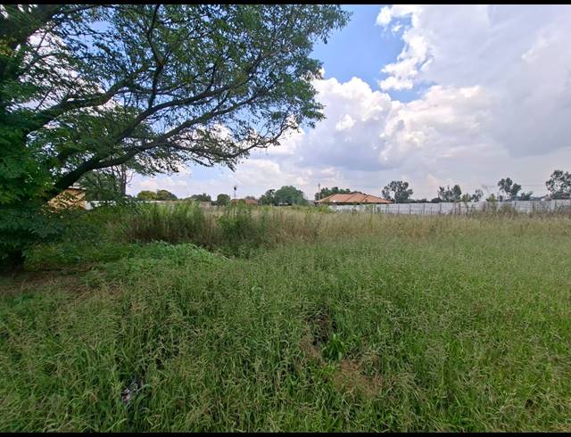 1,018M² VACANT LAND FOR SALE IN KOOKRUS